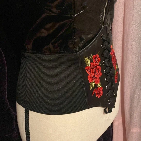 Black and red elastic corset belt with floral embroidery #060 - Picture 3 of 8